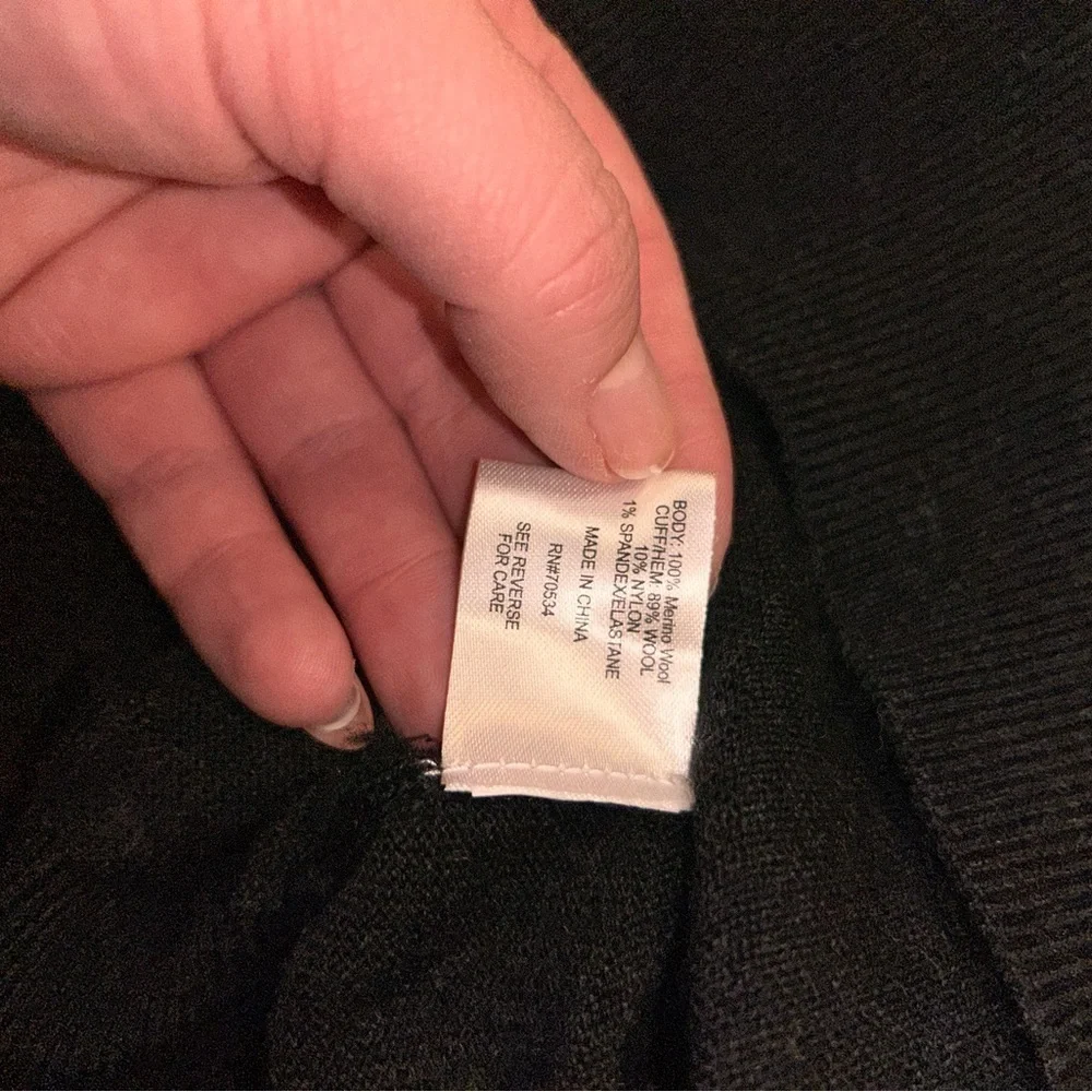 Orvis Men's Black Merino Wool V-Neck Quiet Luxury Classic Sweater Shirt M